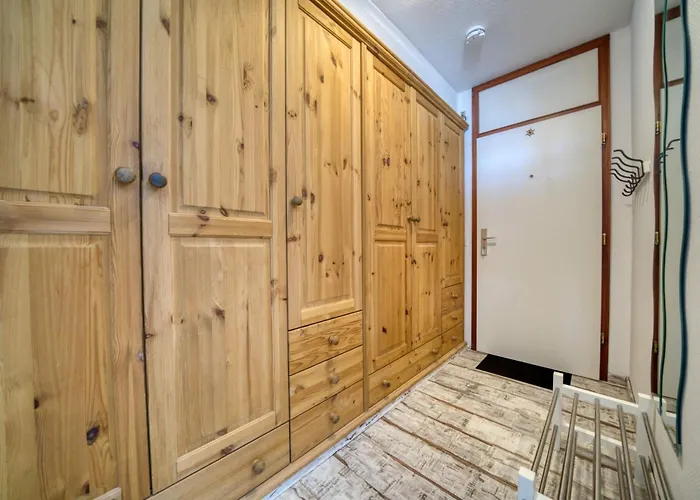 - Haus G, App 0g0909 *